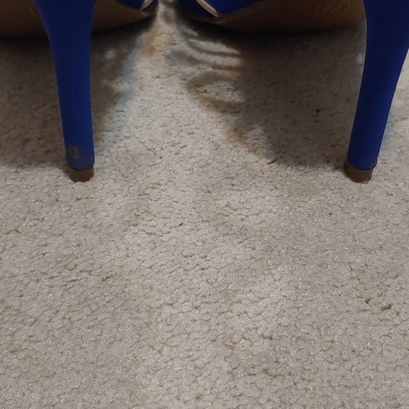 Heels - Picture 4 of 4